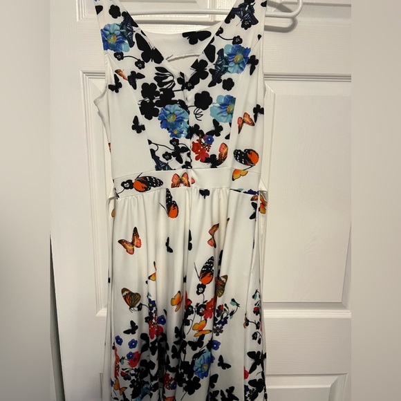 Dresses & Skirts - Very soft dress with butterflies. Great dress for the summer
